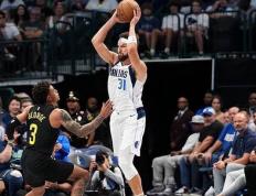 克莱·汤普森：曾(céng)是勇(yǒng)士王朝功臣(chén)，如(rú)今迷失自我