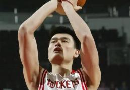 姚明(míng)未能进入(rù)NBA75大巨星(xīng)榜单确实遗憾，但(dàn)他的(de)荣耀不可忽视