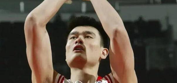 姚明(míng)未能进入(rù)NBA75大巨星(xīng)榜单确实遗憾，但(dàn)他的(de)荣耀不可忽视