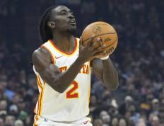 边线球(qiú)失误惨遭(zāo)绝杀！7投(tóu)6分，KD换不来的中锋，被斯波(bō)用(yòng)成(chéng)蓝领