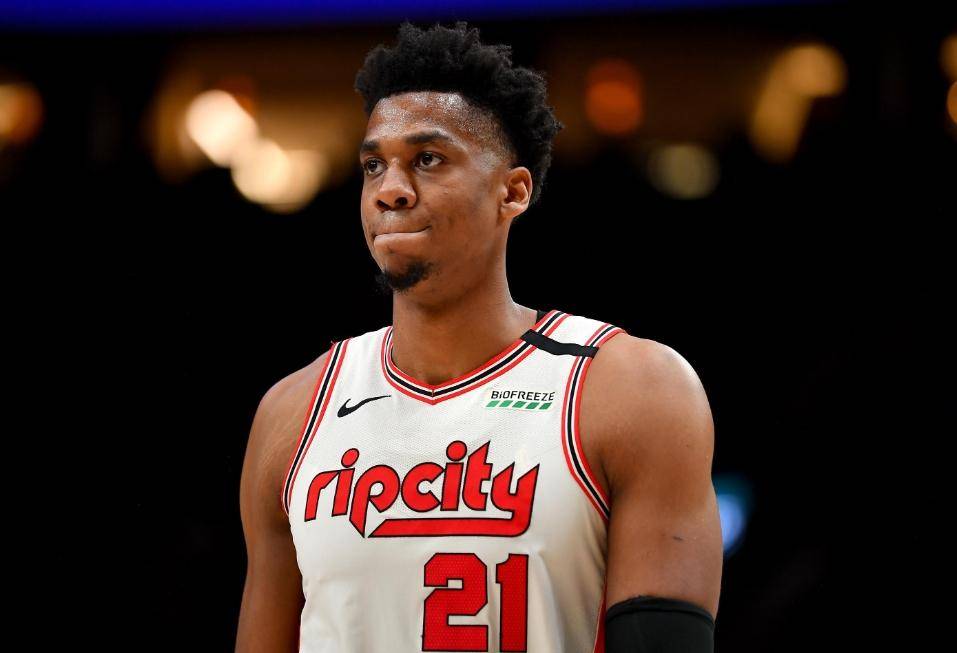 上海男篮试训NBA篮板(bǎn)王和盖帽王,36岁2米13,NBA场均12分10篮板(bǎn)