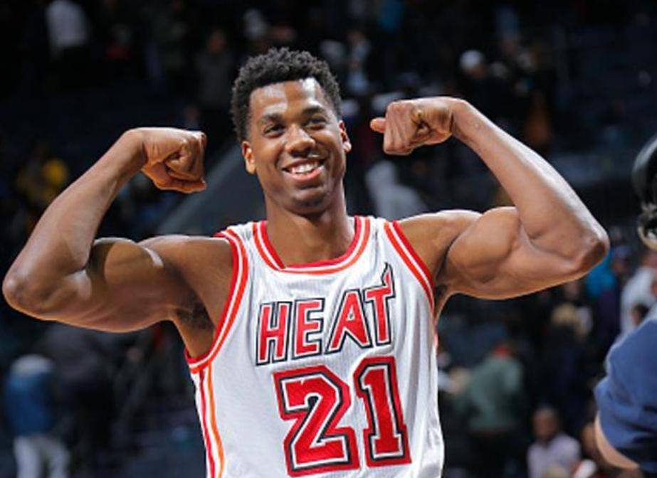 上海男篮试训NBA篮板(bǎn)王和盖帽王,36岁2米13,NBA场均12分10篮板(bǎn)