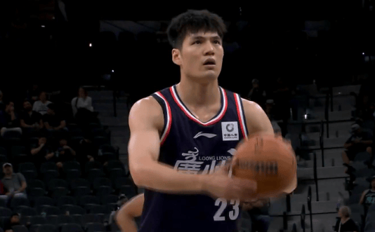 打馬(mǎ)刺(cì)又怎样！广州新援(yuán)得(dé)分比(bǐ)文班亚馬(mǎ)还多(duō)，球(qiú)迷：不怵NBA状元