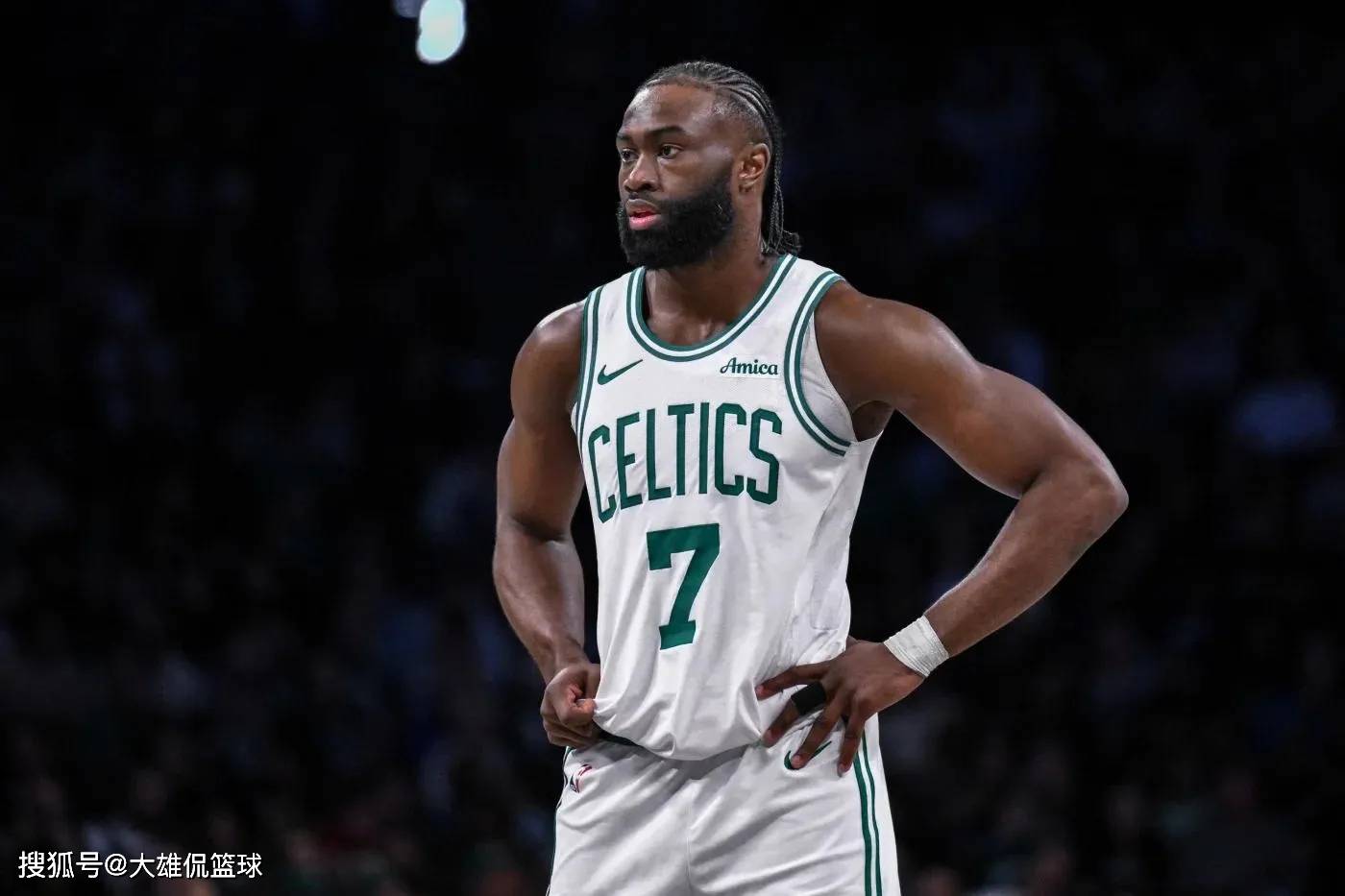 三隊(duì)交易，杰伦布朗加入灰熊(xióng)，组建三巨头