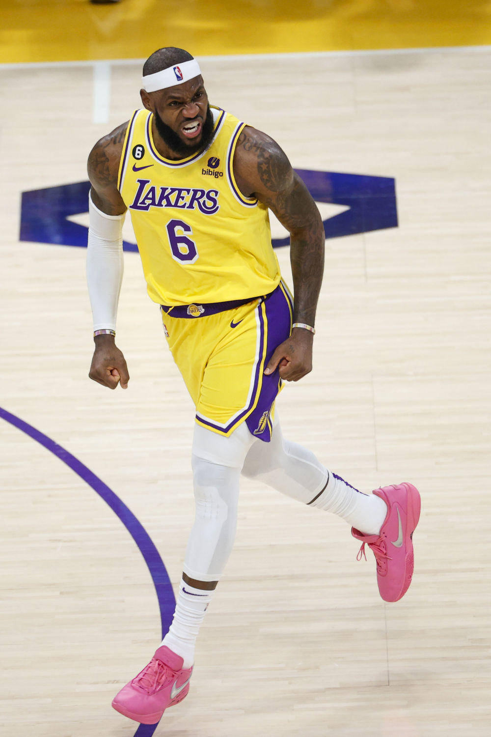 体坛午爆(bào)｜詹姆斯将缺(quē)席NBA揭(jiē)幕战，阿尔及利亞(yà)提前晋级世(shì)界(jiè)杯