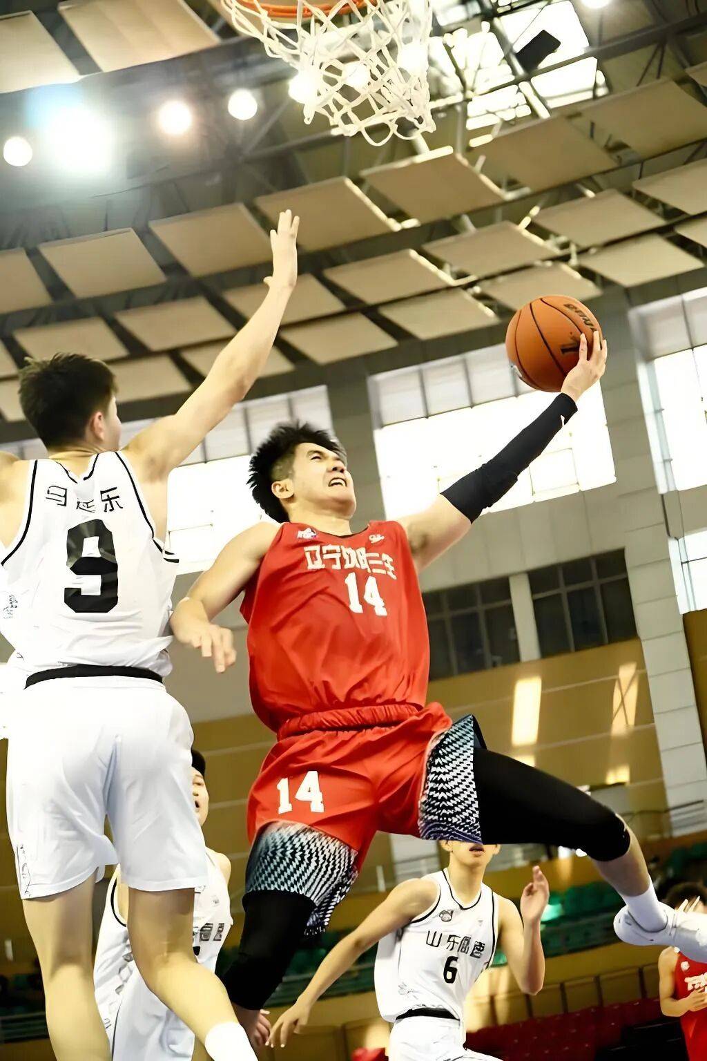 雪上加霜！杨鸣两位“手(shǒu)下”遭禁赛，辽篮奪(duó)冠功(gōng)勋重返NBA