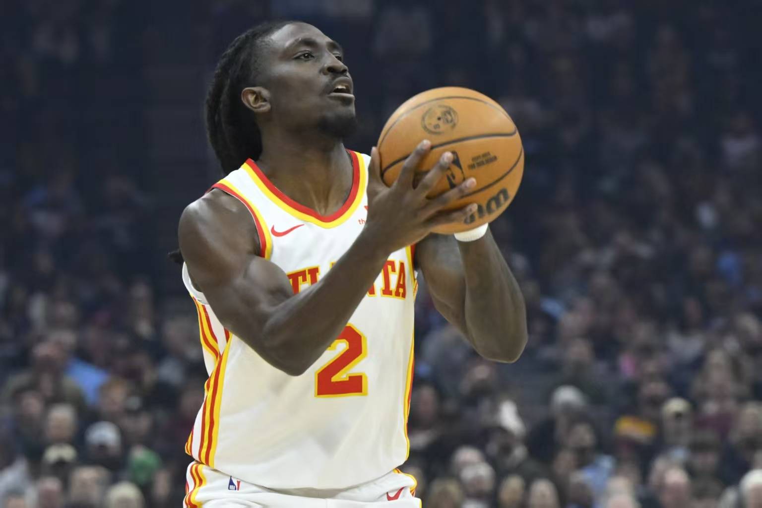 边线球(qiú)失误惨遭(zāo)绝杀！7投(tóu)6分，KD换不来的中锋，被斯波(bō)用(yòng)成(chéng)蓝领