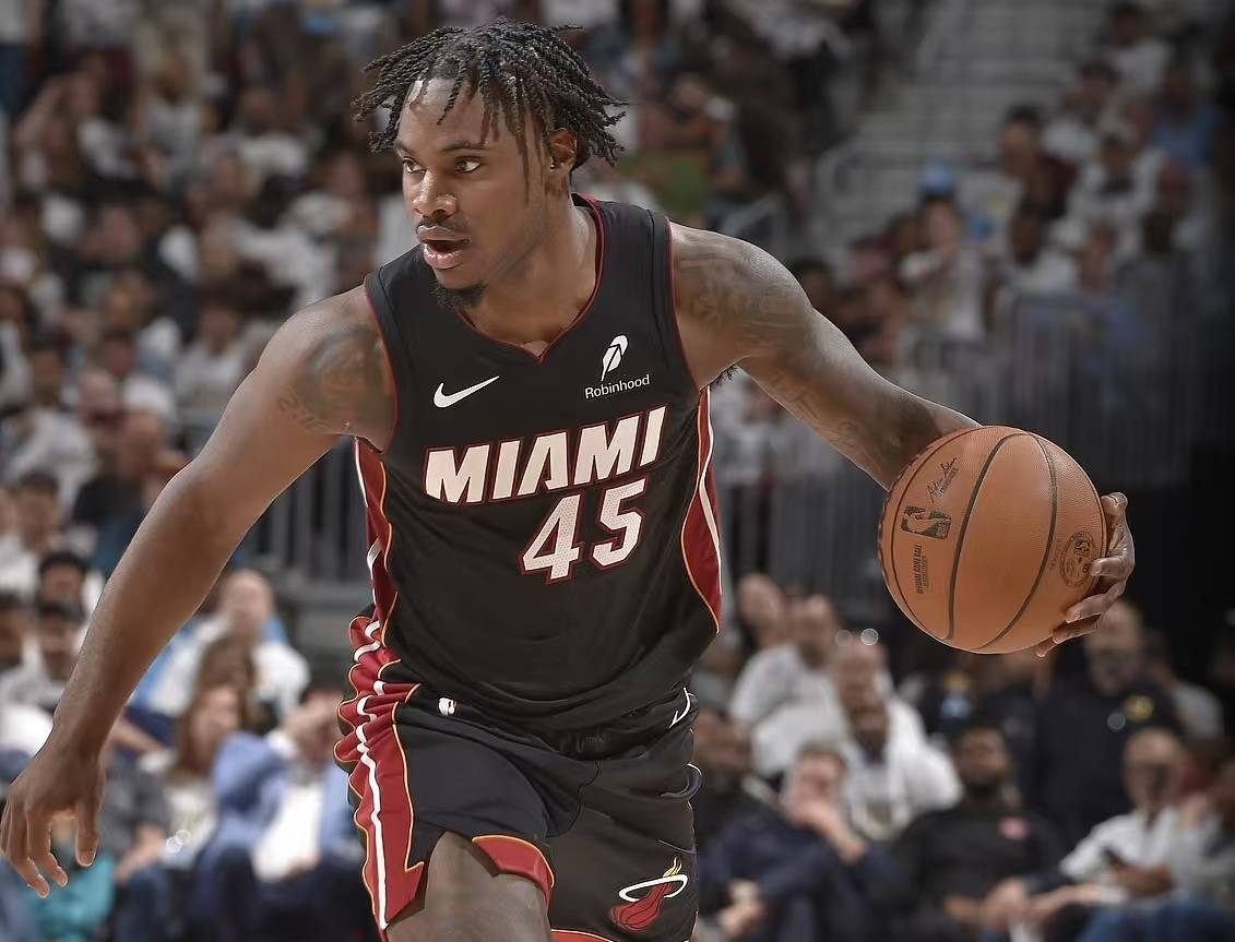 边线球(qiú)失误惨遭(zāo)绝杀！7投(tóu)6分，KD换不来的中锋，被斯波(bō)用(yòng)成(chéng)蓝领