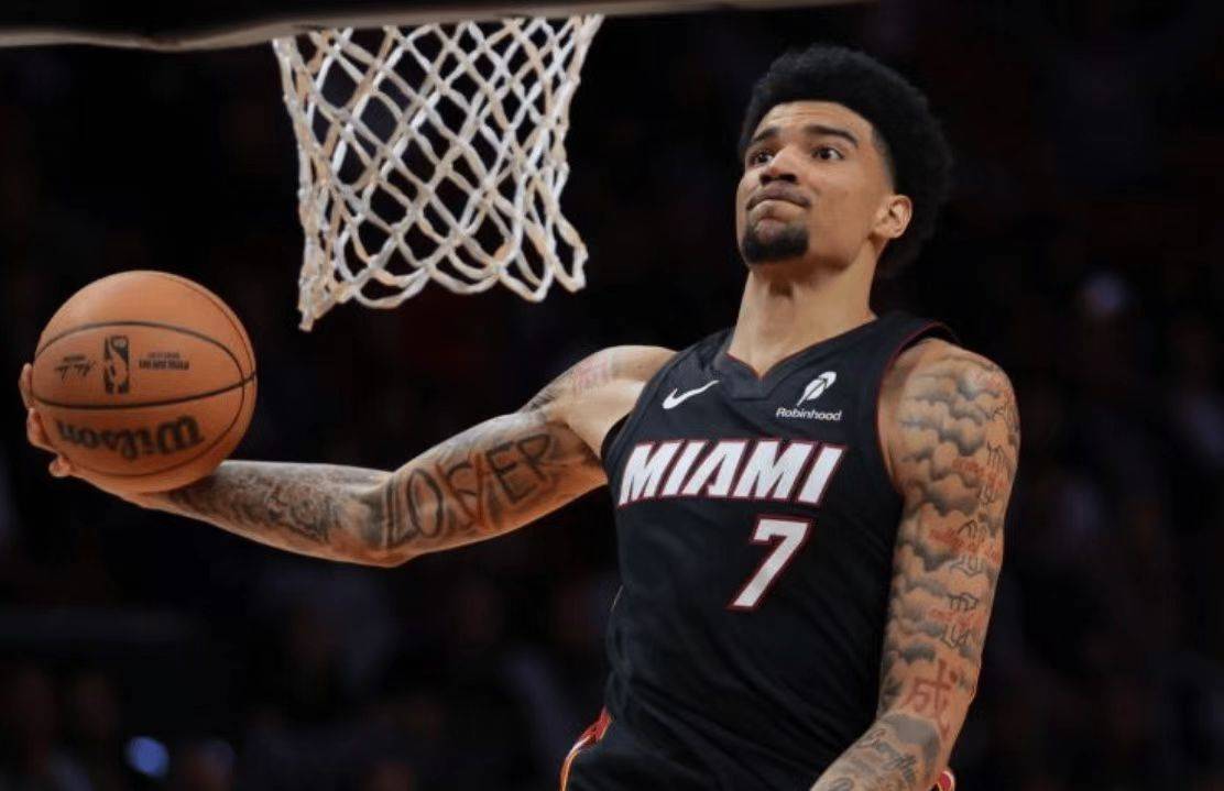 边线球(qiú)失误惨遭(zāo)绝杀！7投(tóu)6分，KD换不来的中锋，被斯波(bō)用(yòng)成(chéng)蓝领