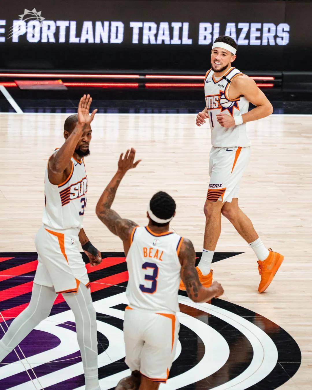 无緣(yuán)附加(jiā)赛！布克亲口承认！NBA最失败的三巨头