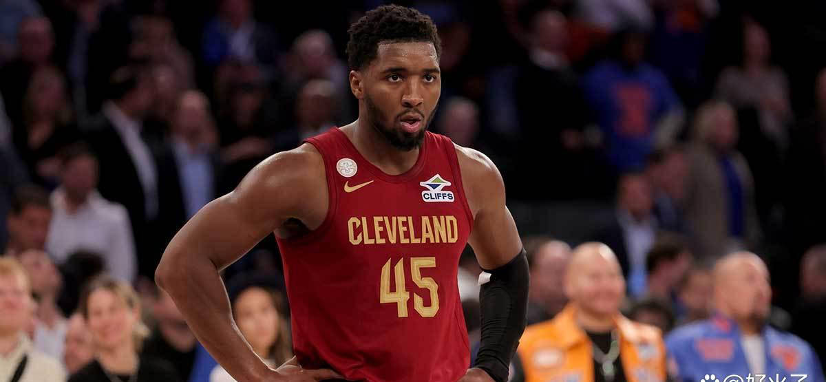 多諾(nuò)万·米切尔應(yīng)对球场冲突(tū)，表现镇定