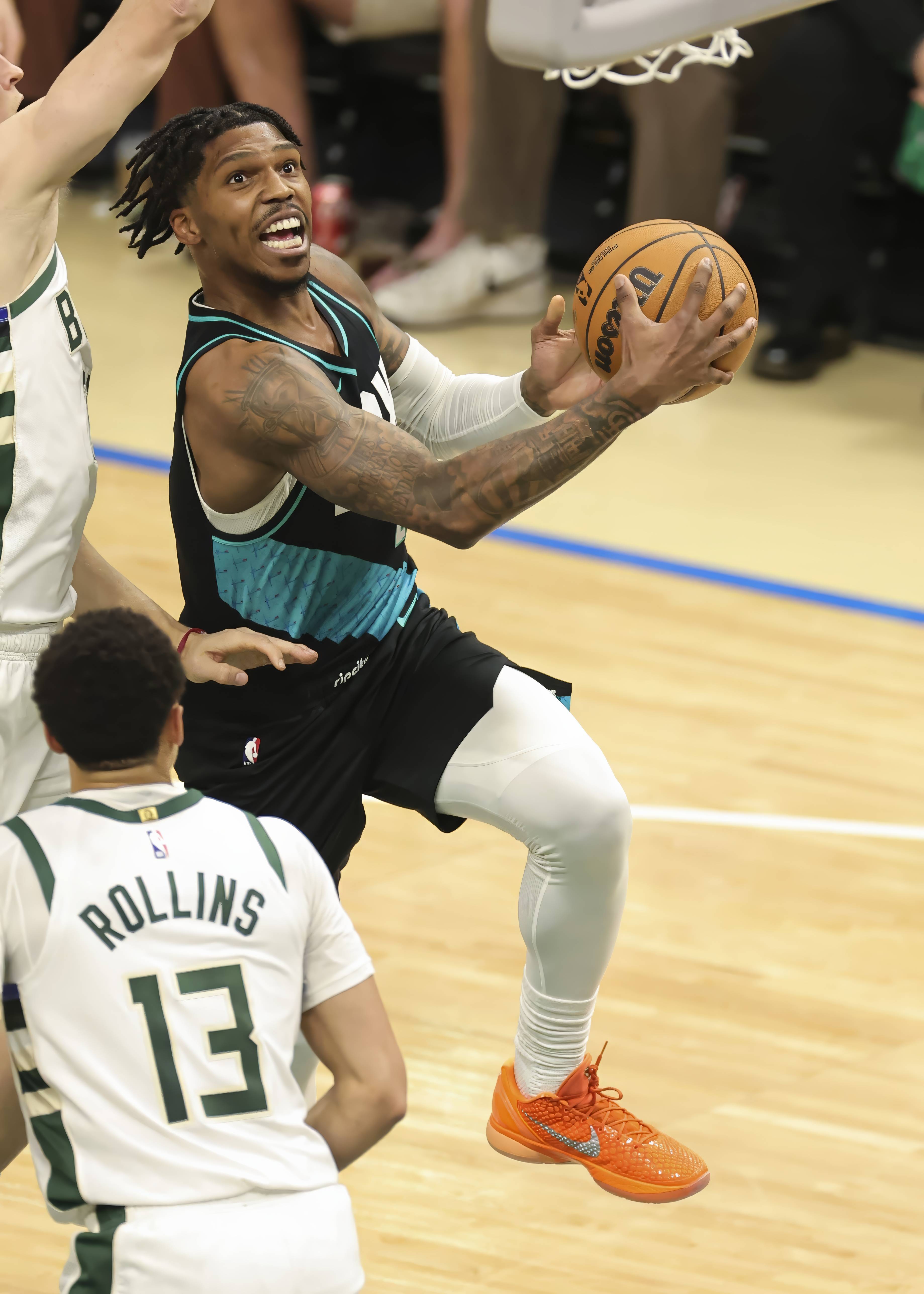 （体育）篮球——NBA常槼(guī)賽(sài)：开拓者胜雄鹿