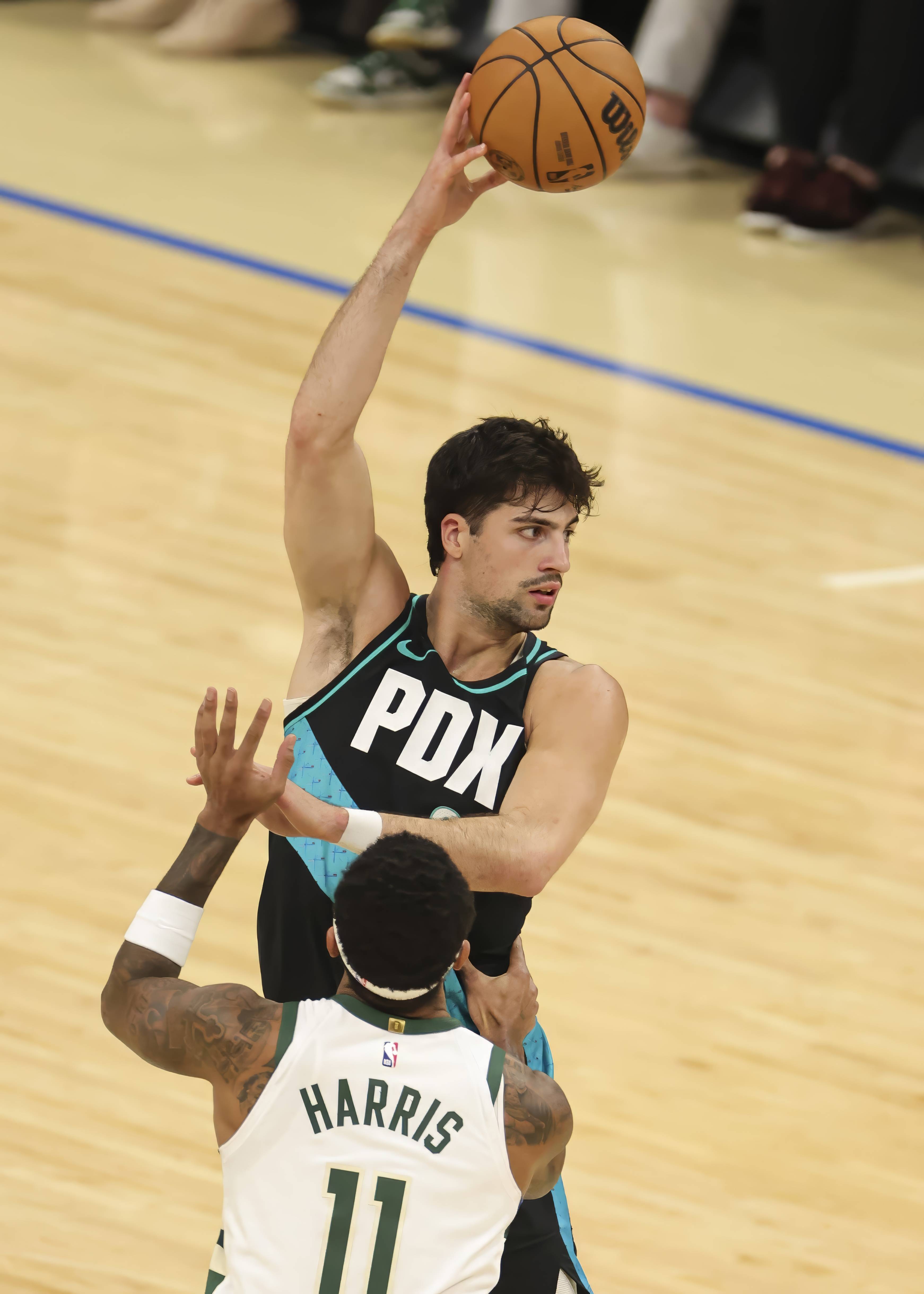 （体育）篮球——NBA常槼(guī)賽(sài)：开拓者胜雄鹿