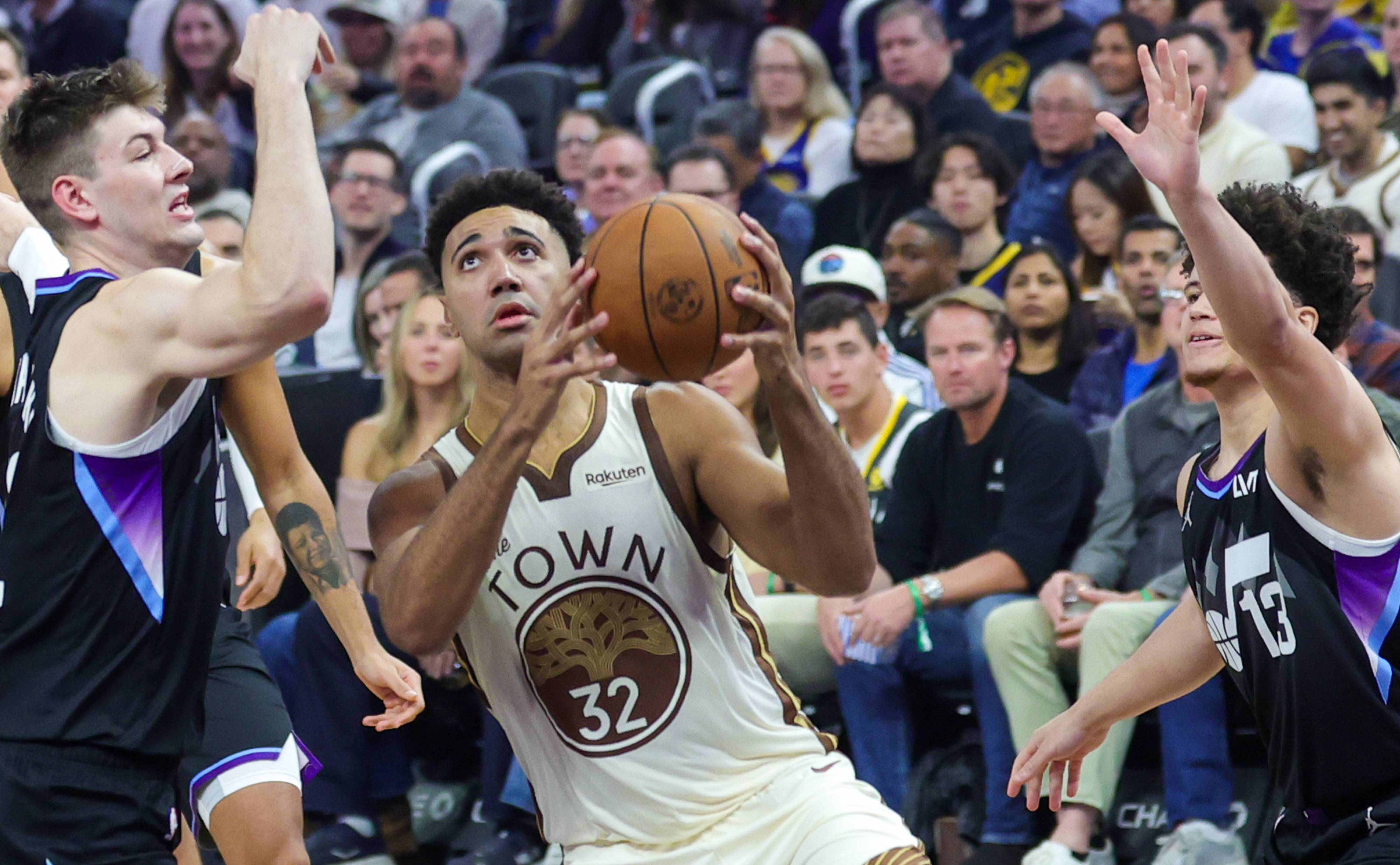 (体育)篮球——NBA常规赛:勇士勝(shèng)爵士