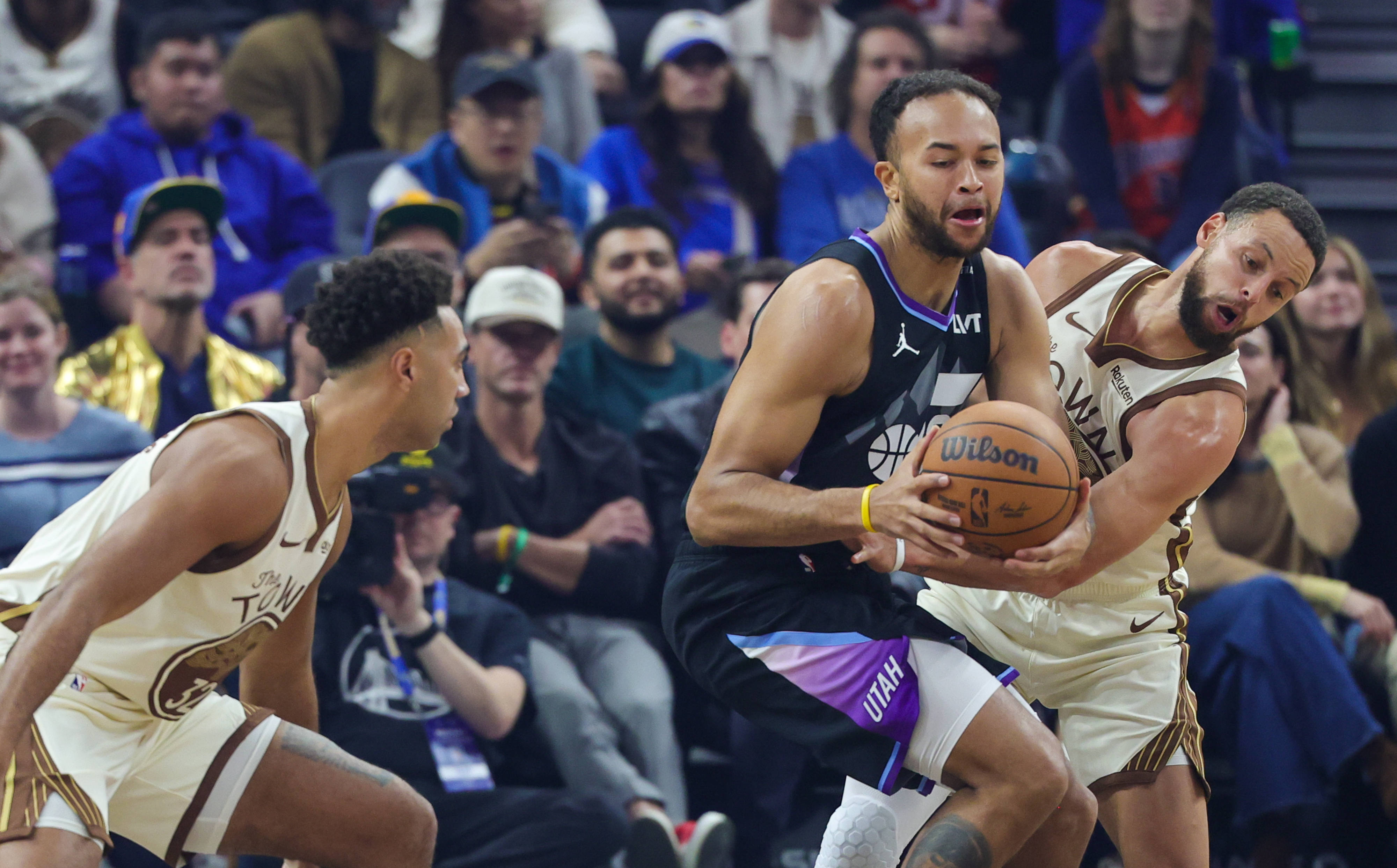 (体育)篮球——NBA常规赛:勇士勝(shèng)爵士